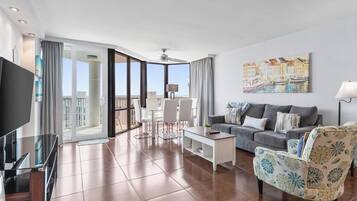 Apartment, 2 Bedrooms | Living area