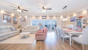 Condo, 4 Bedrooms | Bahagian dalam