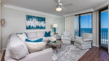 Condo, 3 Bedrooms | Living area