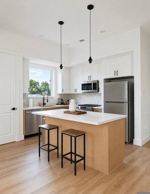 Unclassified image, 2 of 17, button - Modern 3BR Near UH Downtown Toyota Center NRG (Houston)