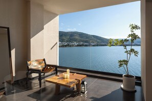 Kahden hengen exclusive-huone, patio, merinäköala | Sisätilat
