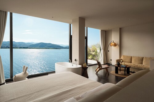 Antu Liuting Pillow Sea Full Ocean View