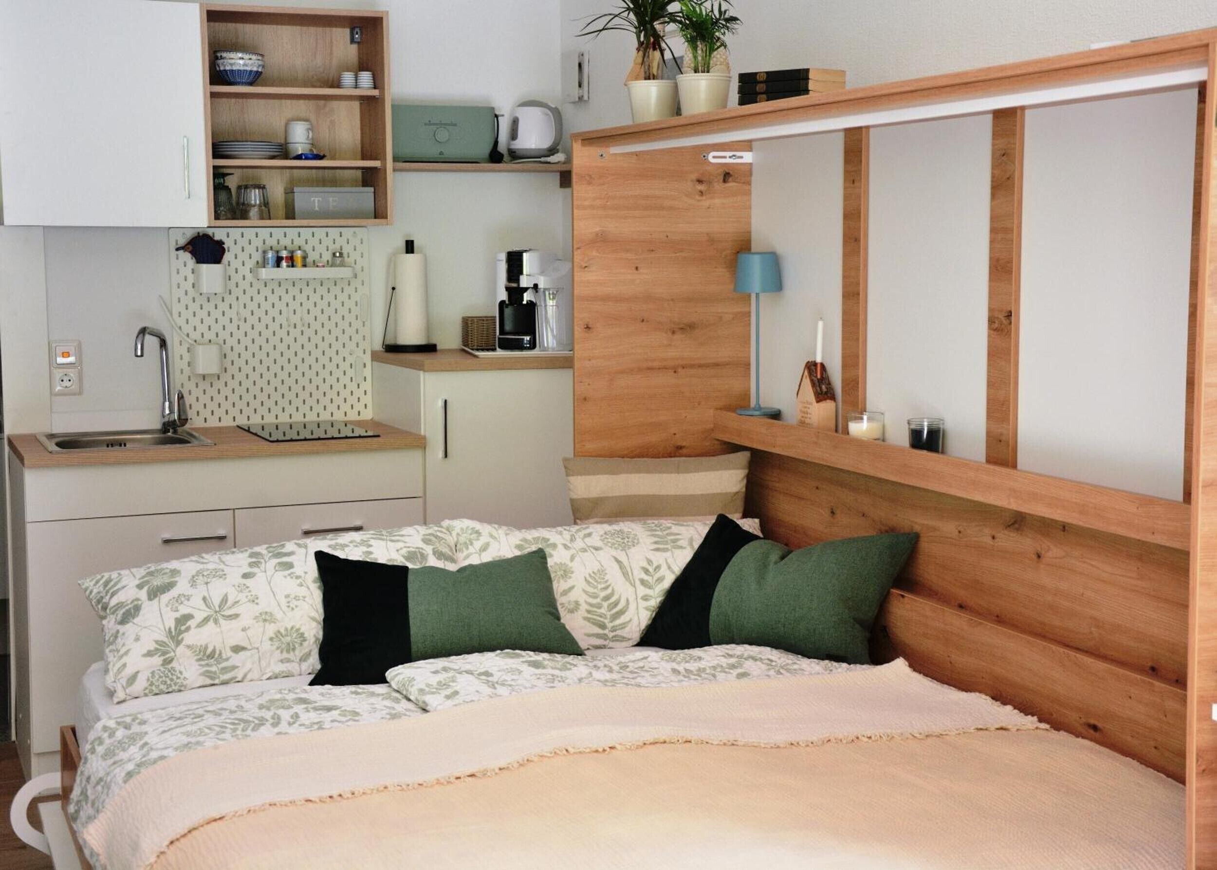 WiFi, bed sheets