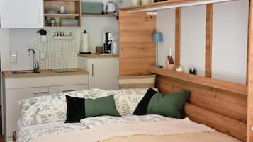 WiFi, bed sheets