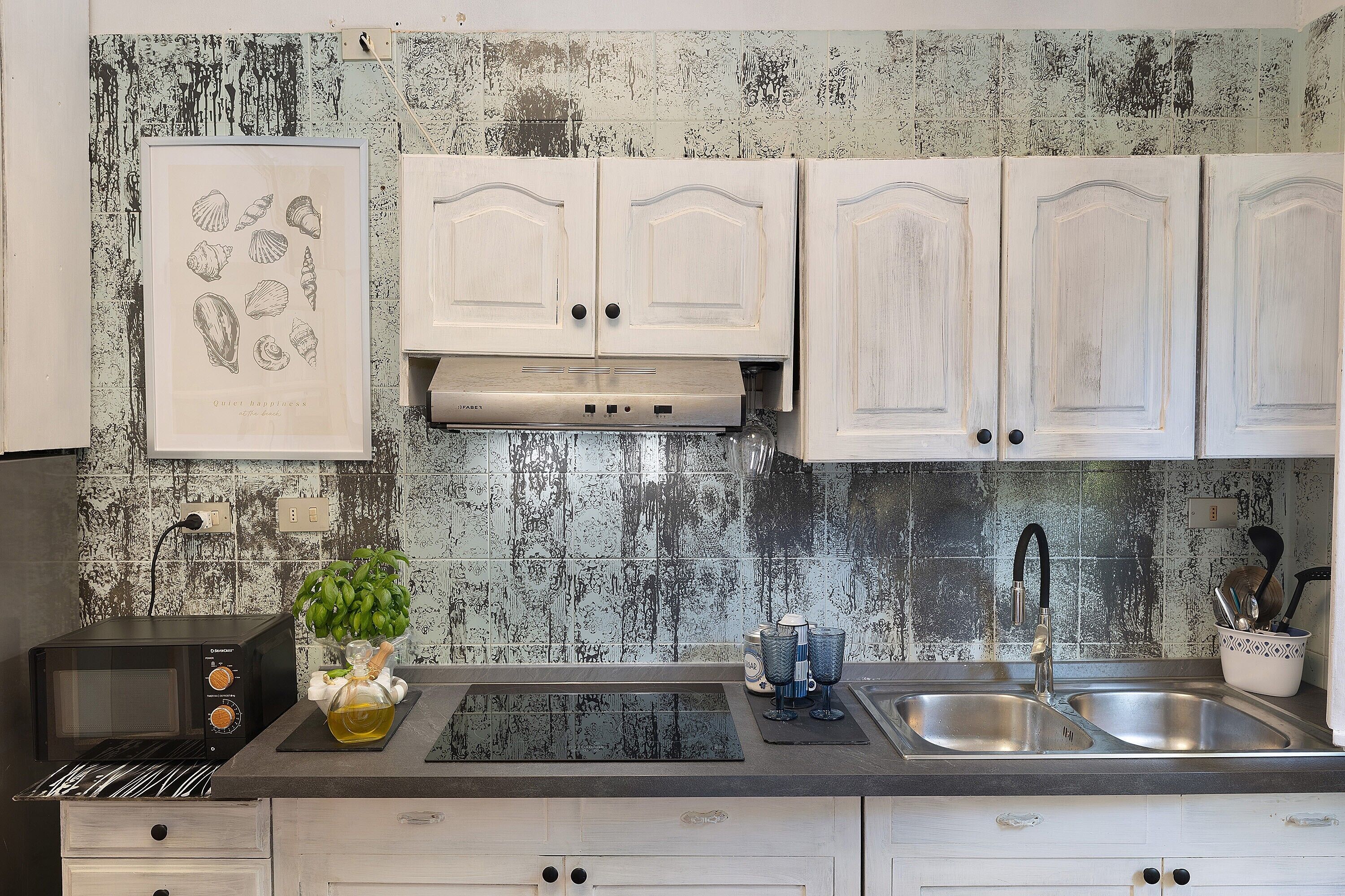 Geladeira, micro-ondas, fogão, cooktop