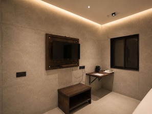 Habitación superior | Escritorio, wifi gratis, ropa de cama