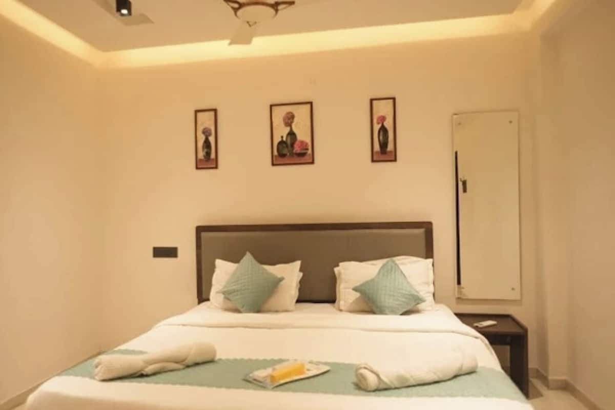 Deluxe Room | Desk, free WiFi, bed sheets