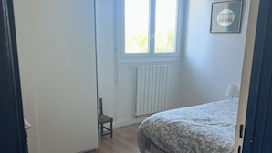 2 habitaciones, tabla de planchar con plancha, wifi y ropa de cama 