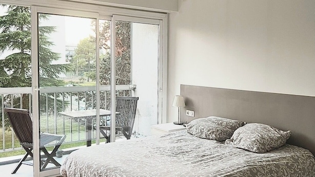 2 habitaciones, tabla de planchar con plancha, wifi y ropa de cama 