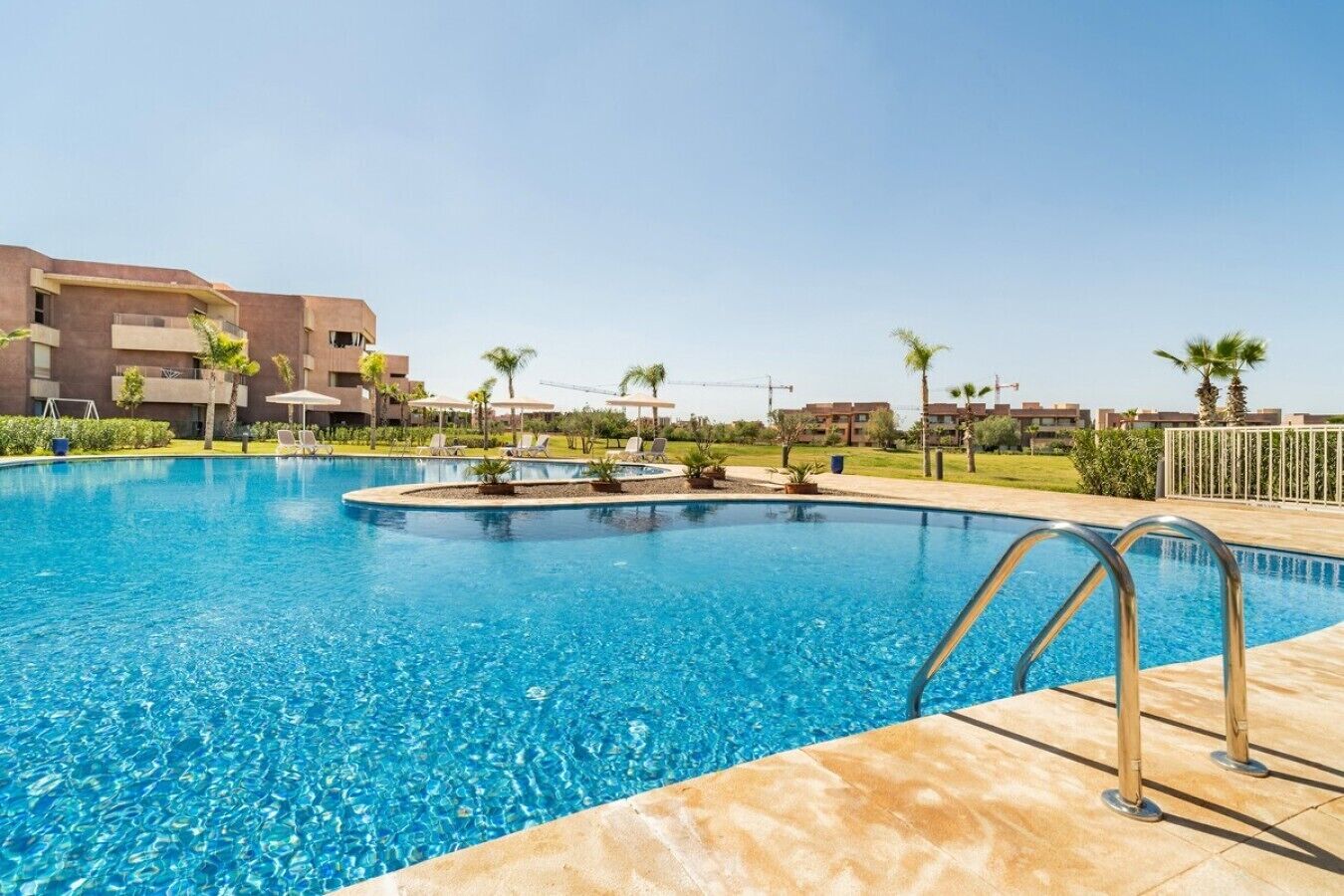 حمام سباحة