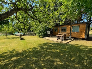 Outdoor dining - Vrbo Property (Mignaloux-Beauvoir)