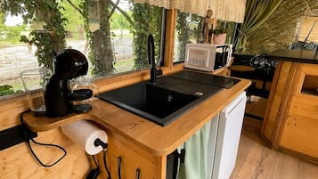 Fridge, microwave, stovetop, coffee/tea maker