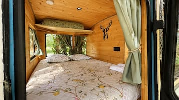 2 bedrooms, bed sheets