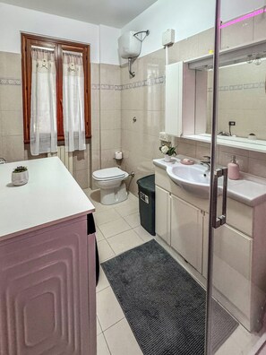 Villa | Bathroom