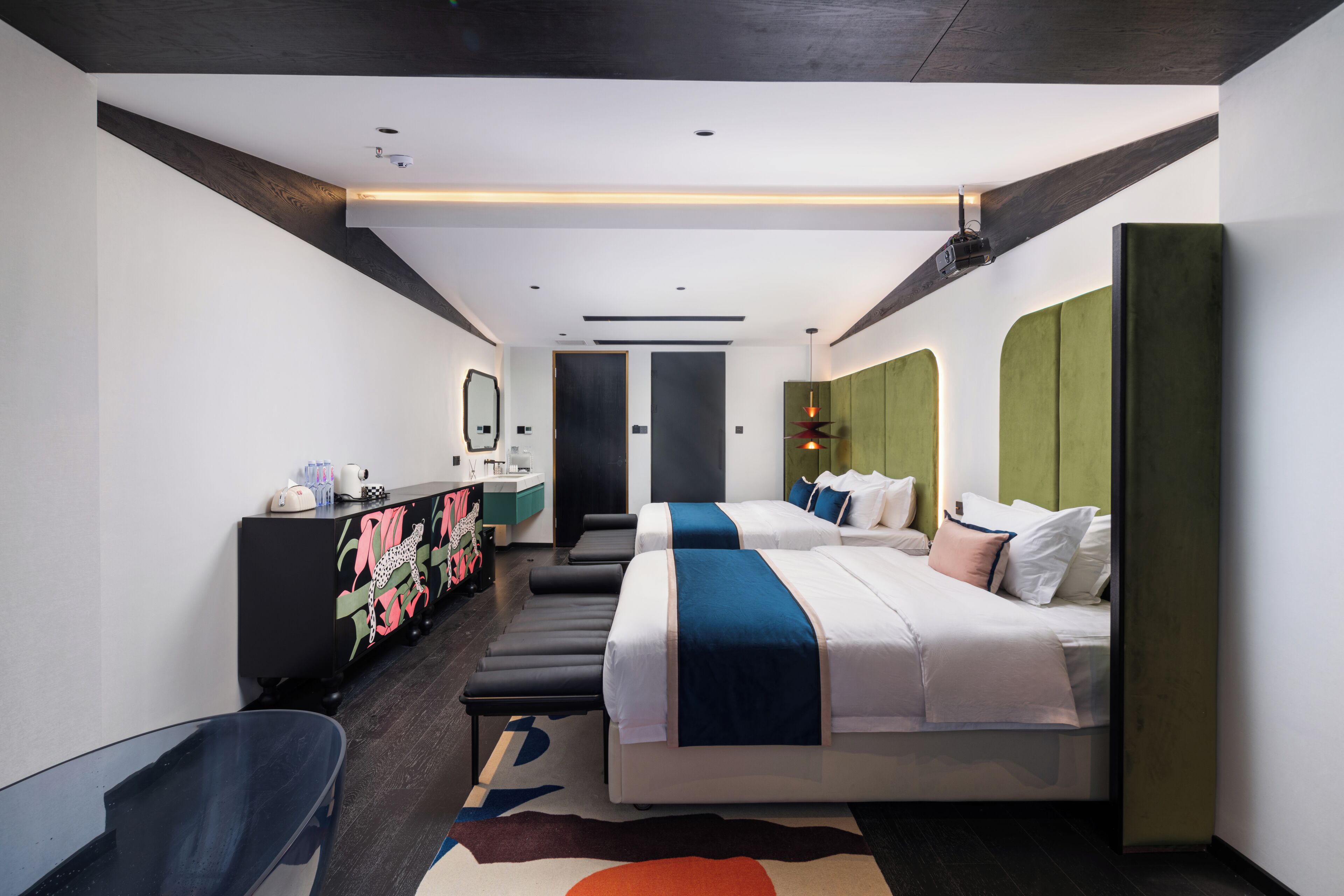Elite Triple Room | Desk, laptop workspace, free WiFi, bed sheets