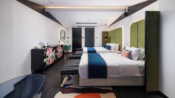 Elite Triple Room | Desk, laptop workspace, free WiFi, bed sheets