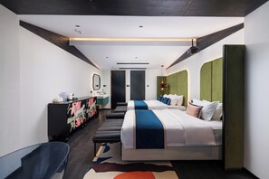 Elite Triple Room | Desk, laptop workspace, free WiFi, bed sheets - DS Destination Specialist Hotel (Guilin)