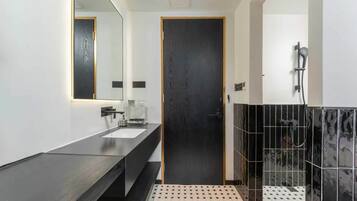 Exclusive Twin Room | Bathroom | Free toiletries, hair dryer, towels, soap