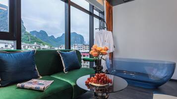 Elite Triple Room | Desk, laptop workspace, free WiFi, bed sheets