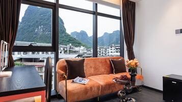 Standard Twin Room | Desk, laptop workspace, free WiFi, bed sheets