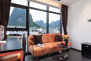 Standard Twin Room | Desk, laptop workspace, free WiFi, bed sheets - DS Destination Specialist Hotel (Guilin)