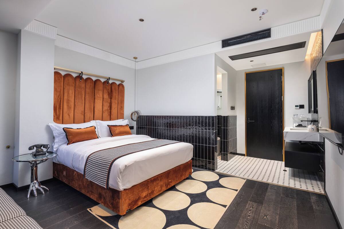 Basic Double Room | Desk, laptop workspace, WiFi (free), bed sheets