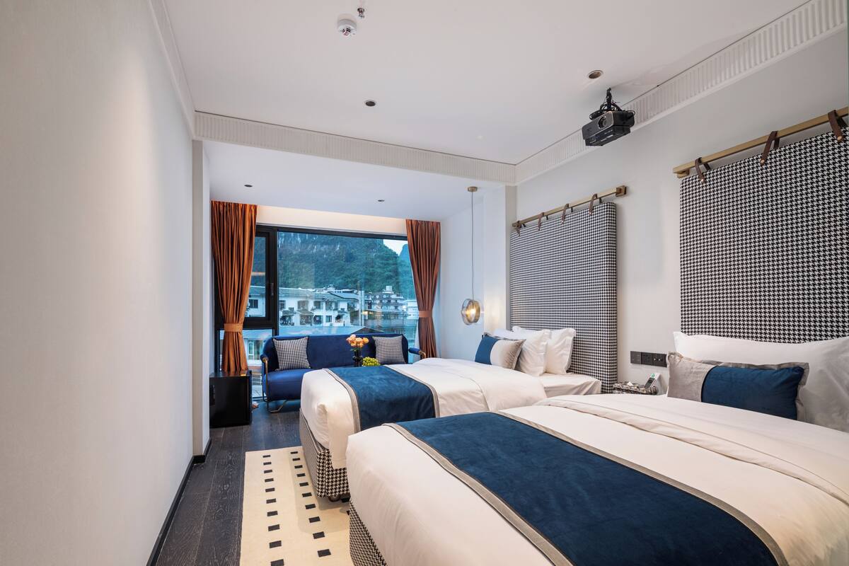 Comfort Twin Room | Desk, laptop workspace, WiFi (free), bed sheets