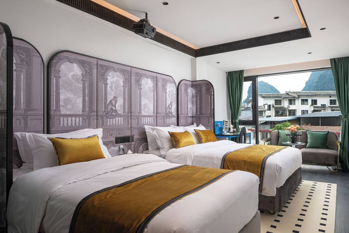 Luxury Twin Room | Desk, laptop workspace, WiFi (free), bed sheets