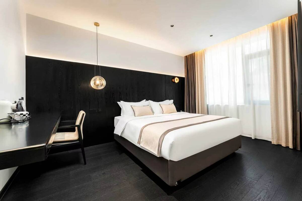 Economy Double Room | Desk, laptop workspace, WiFi (free), bed sheets