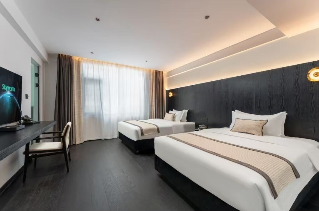 Junior Twin Room | Desk, laptop workspace, free WiFi, bed sheets