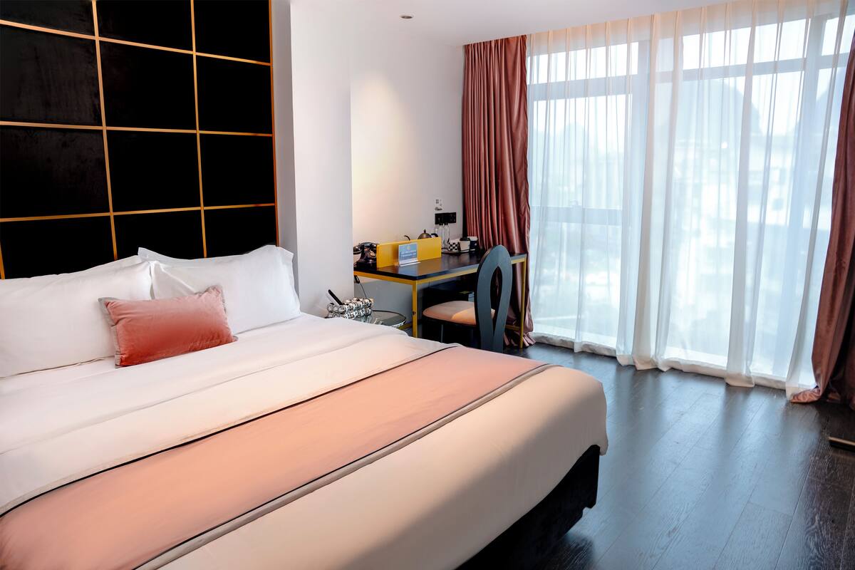 Classic Double Room | Desk, laptop workspace, WiFi (free), bed sheets
