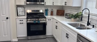 Cozy & Turnkey Vacation Getaway Home at 20 Rosebud