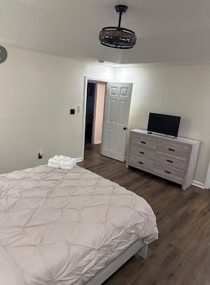 3 bedrooms, iron/ironing board, WiFi, bed sheets