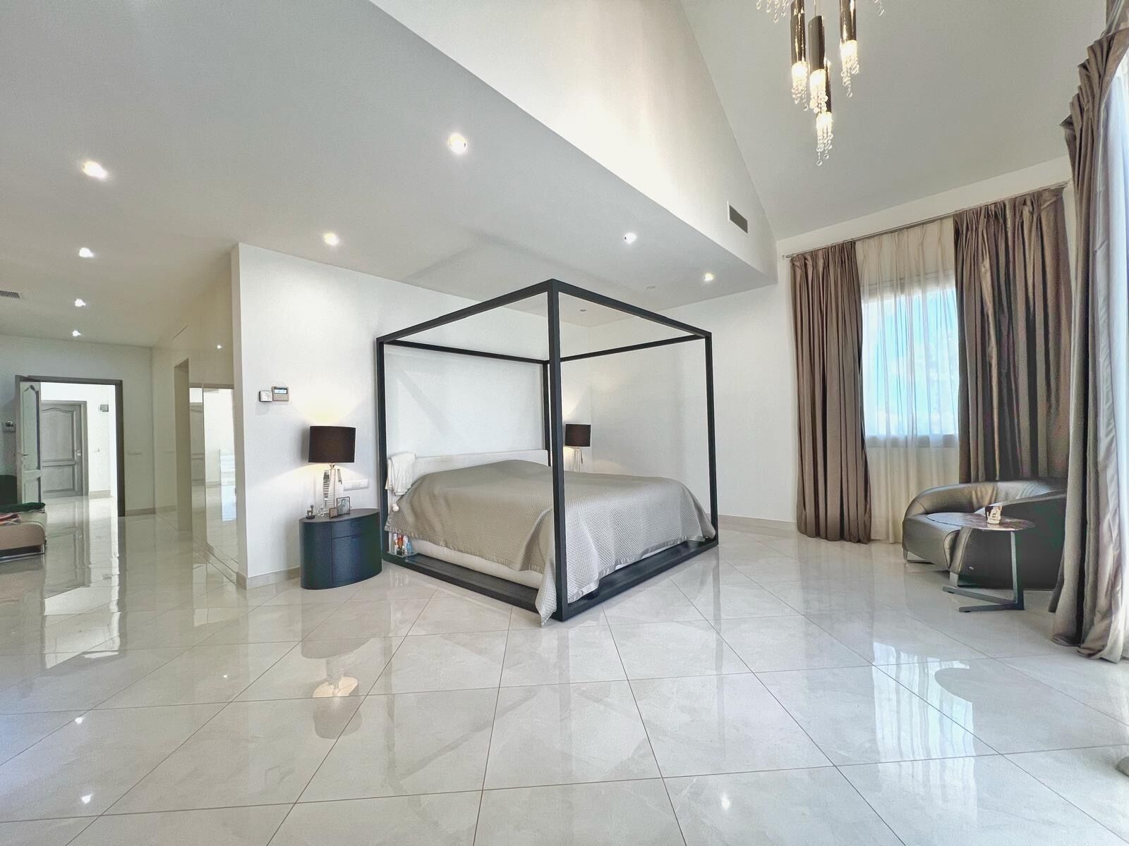 5 dormitorios, tabla de planchar con plancha, wifi gratis y ropa de cama