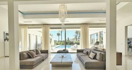 Luxury and relaxing Sotogrande villa near Golf Hotels Polo and beach