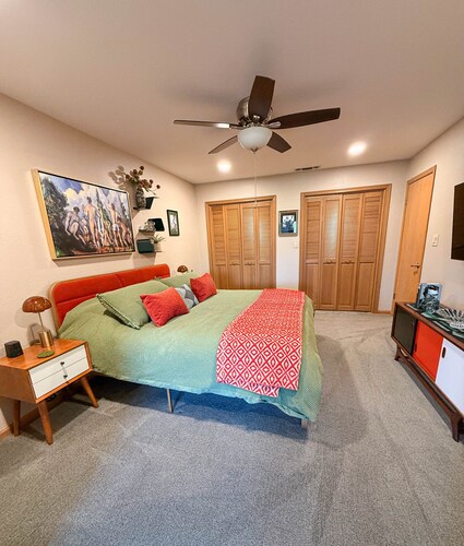 The Cary Grant Suite at Mountain Daddies B&B