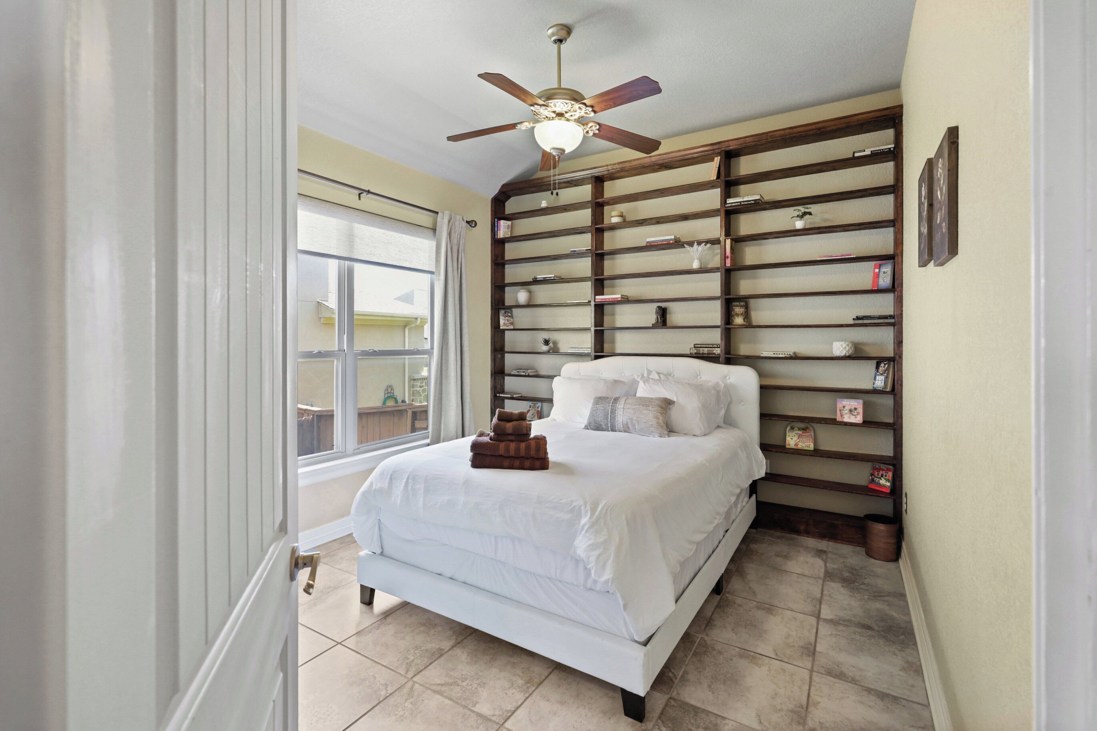 4 bedrooms, desk, iron/ironing board, WiFi