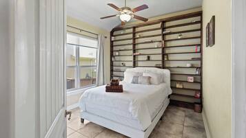 4 bedrooms, desk, iron/ironing board, WiFi
