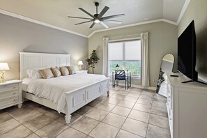 Room - Stunning Canyon Views - Pet Friendly, Six Flags 8 min, Spot Local Wildlife Below (San Antonio)
