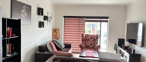 Apartment, 2 Bedrooms | Living room