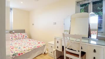 1 Schlafzimmer, kostenloses WLAN, individuell dekoriert