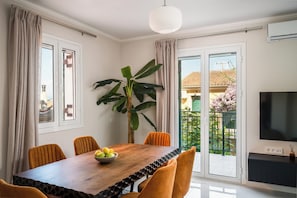 Appartement Duplex, 3 chambres, vue cour intérieure | Coin séjour