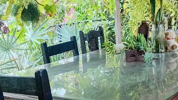 Economy Duplex | Outdoor dining