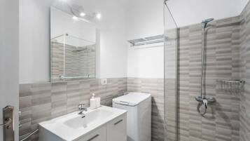 Apartment, 1 Bedroom, Ocean View | Bathroom