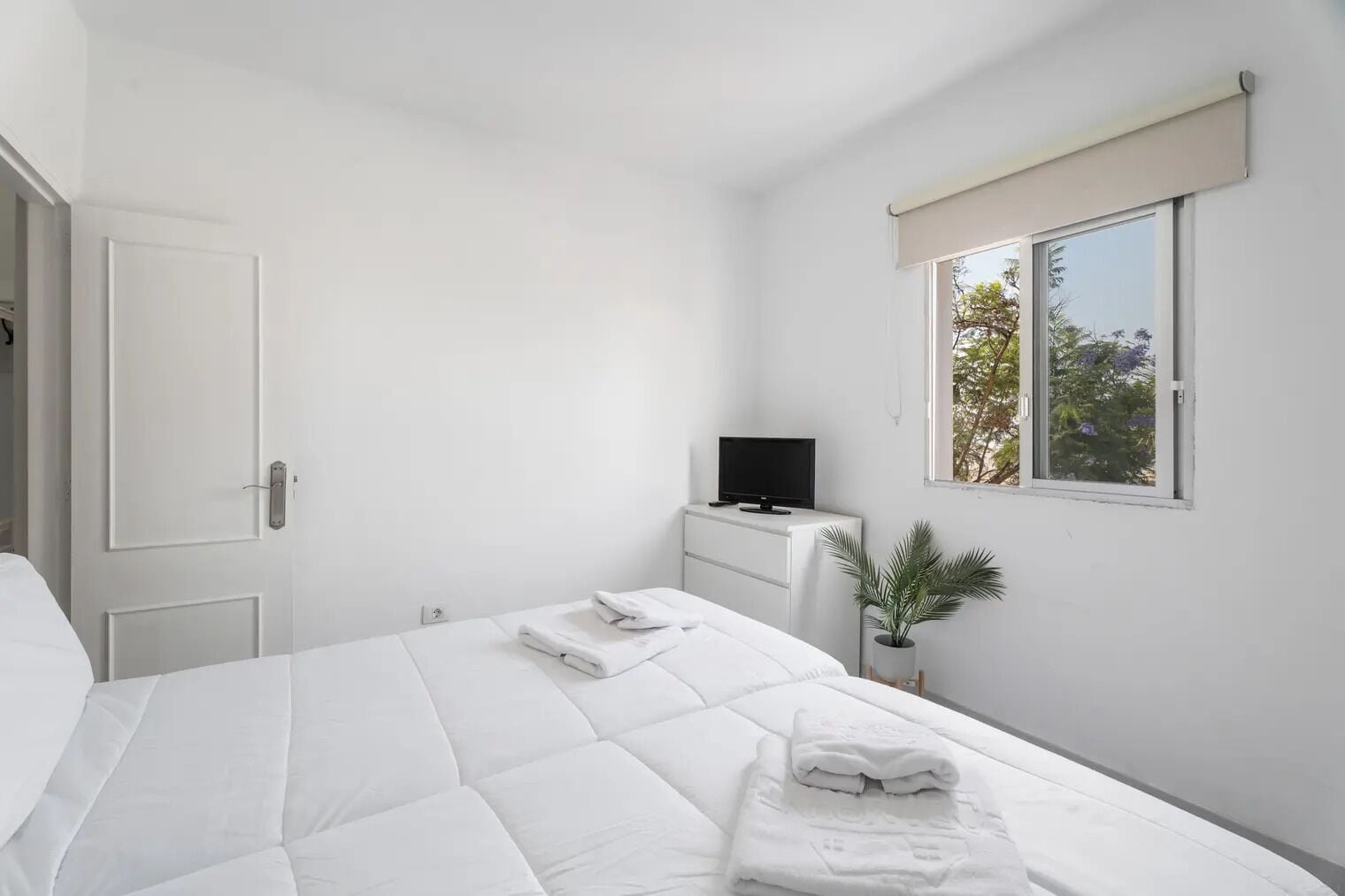 1 bedroom, iron/ironing board, internet, bed sheets
