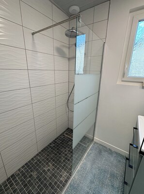 Dusche, Handtücher, Toilettenpapier