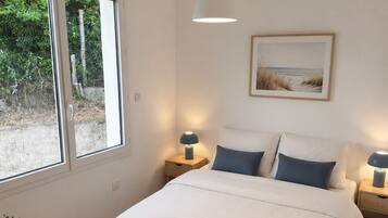3 slaapkamers, een strijkplank/strijkijzer, wifi, beddengoed