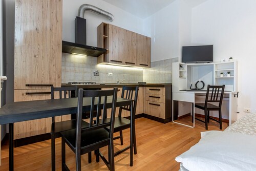 A comfortable and welcoming 34-square-meter studio apartment, perfect for two people, located on the raised ground floor of a small building (no elevator).The property is situated in a quiet residential area that is nonetheless well-connected to the rest