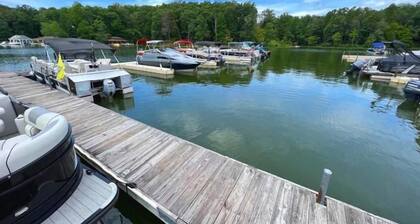 Lake Anna Cottage w Hot Tub, Kayaks & Boat Launch