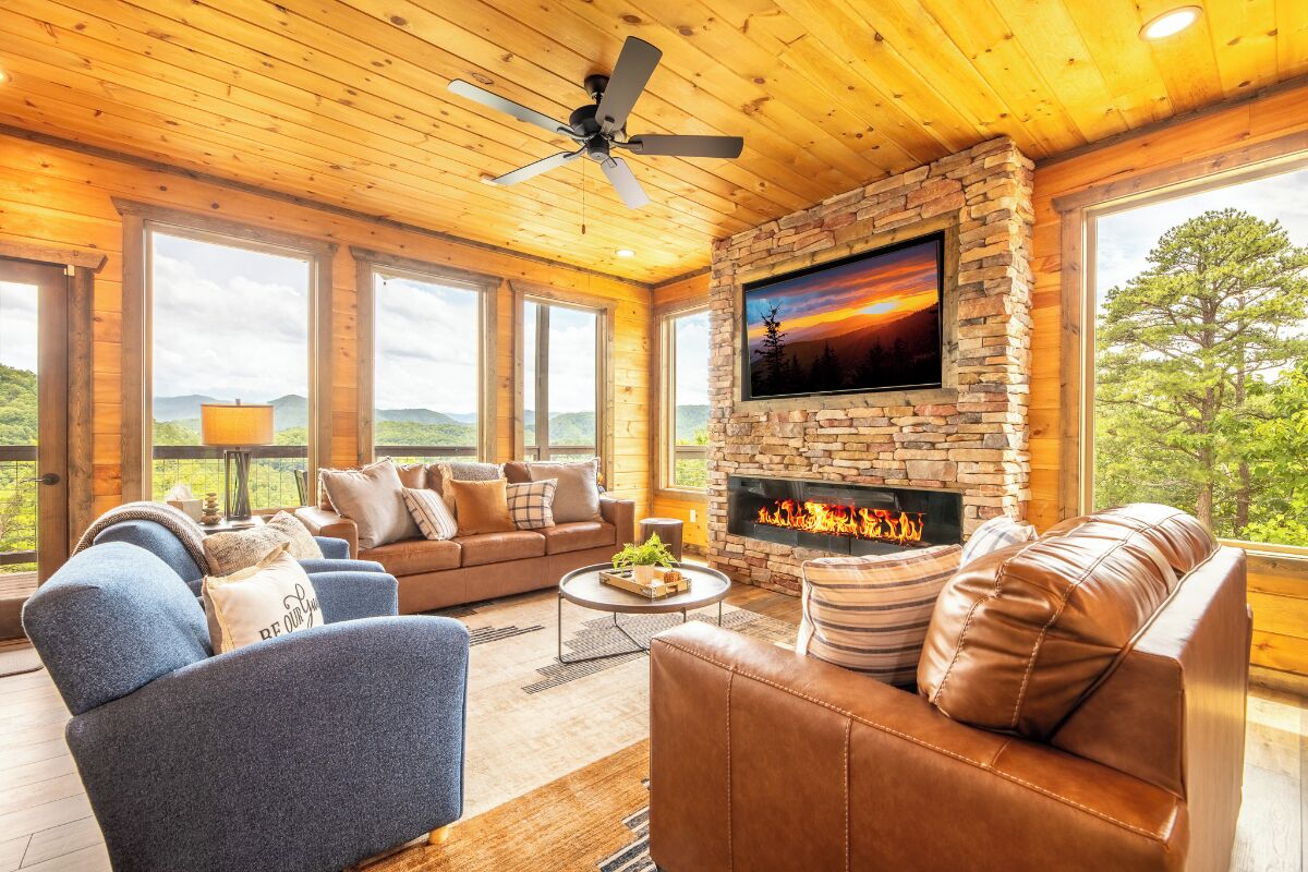 Smart TV, fireplace, table football, ping pong